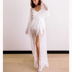 Le Rose Stories Bridal White Lace Robe